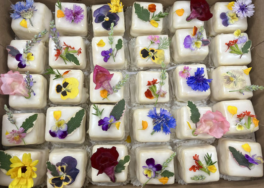 100x Edible Flower Mix - Perfect for Wedding Cakes